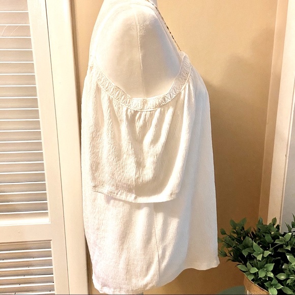 Cable & Gauge Cold Shoulder Knit Blouse - Picture 3 of 4